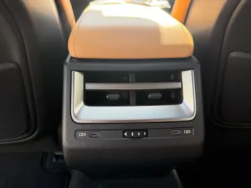 Lexus ES 300h e-FOUR Executive MY26  MARK LEVINSON