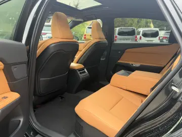 Lexus ES 300h e-FOUR Executive MY26  MARK LEVINSON