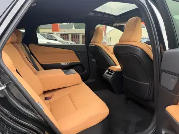 Lexus ES 300h e-FOUR Executive MY26  MARK LEVINSON