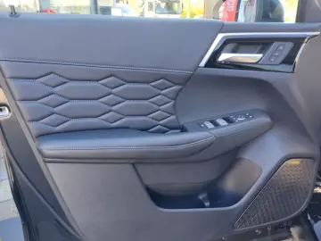 Mitsubishi Outlander PHEV TOP   306 CP PANO • 360  • HUD
