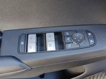 Mitsubishi Outlander PHEV TOP   306 CP PANO • 360  • HUD