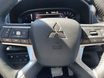Mitsubishi Outlander PHEV TOP   306 CP PANO • 360  • HUD
