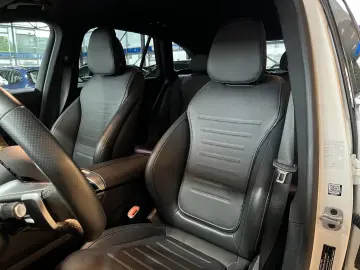 Mercedes-Benz GLC 220 AMG Line ACC MBUX LED Leder Ambient