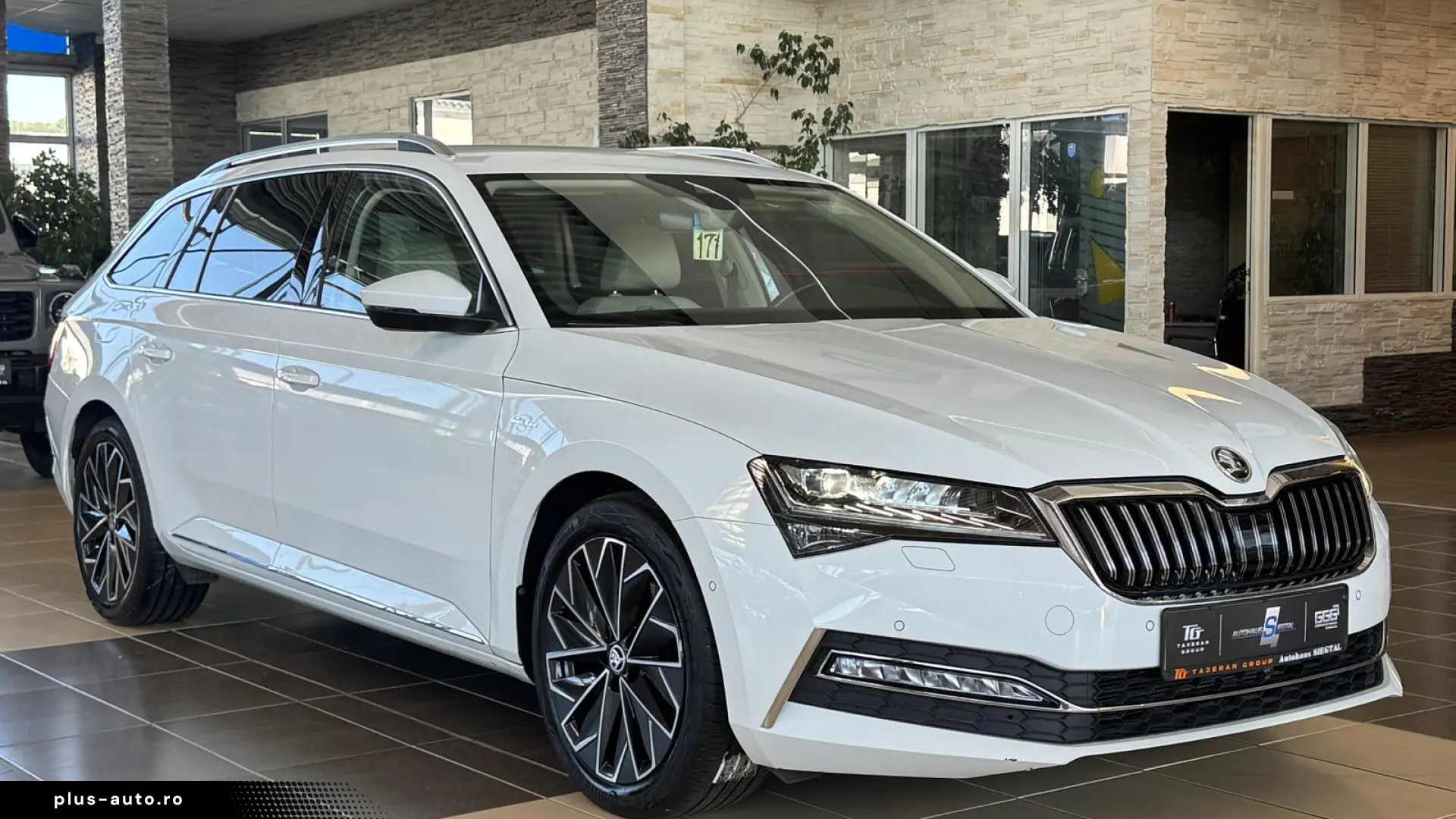 Skoda Superb L&K Leder Memory R.Cam Navi AHK ACC LED