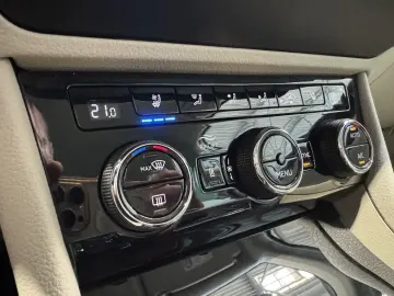 Skoda Superb L&K Leder Memory R.Cam Navi AHK ACC LED
