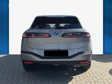 BMW iX3 40_HK_Park_Assist