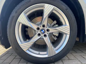 BMW iX3 40_HK_Park_Assist