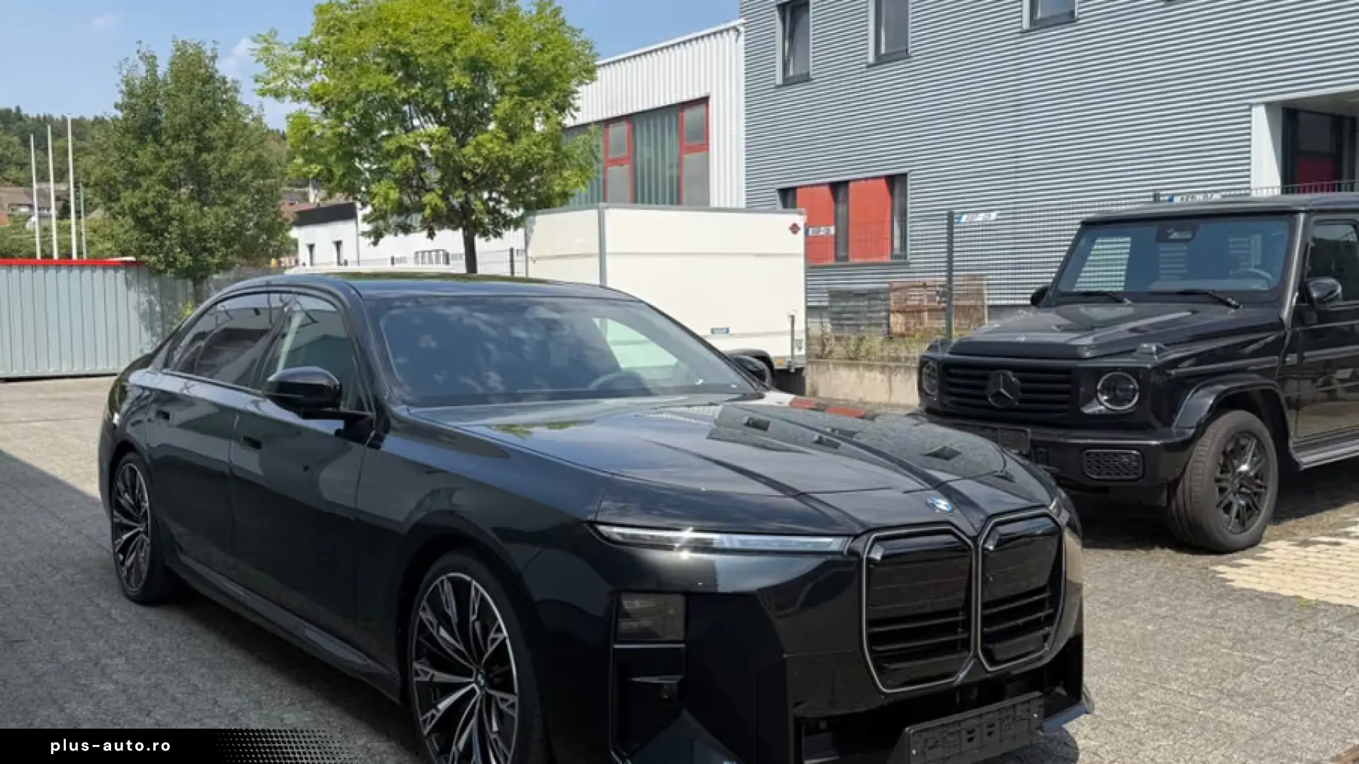 BMW 740 xDrive_B&W_Sky_Lounge_Crystal