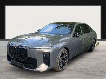 BMW 740 xDrive M Sport Pro_Connoisseur_Crystal