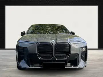 BMW 740 xDrive M Sport Pro_Connoisseur_Crystal
