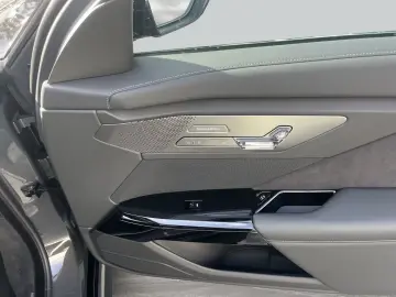 BMW 740 xDrive M Sport Pro_Connoisseur_Crystal