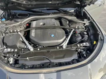 BMW 740 xDrive M Sport Pro_Connoisseur_Crystal