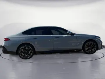 BMW i5 eDrive40 Navi Tempom.aktiv Panoramadach Komfo