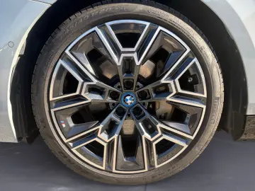 BMW i5 eDrive40 Navi Tempom.aktiv Panoramadach Komfo