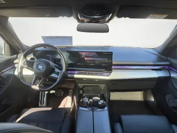 BMW i5 eDrive40 Navi Tempom.aktiv Panoramadach Komfo