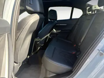 BMW i5 eDrive40 Navi Tempom.aktiv Panoramadach Komfo