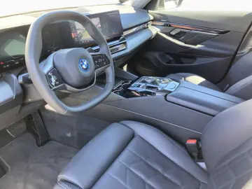 BMW i5 eDrive40 Lim AdLED Pano Kamera H K St Go 19