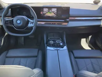 BMW i5 eDrive40 Lim AdLED Pano Kamera H K St Go 19