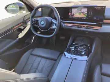 BMW i5 eDrive40 Lim AdLED Pano Kamera H K St Go 19