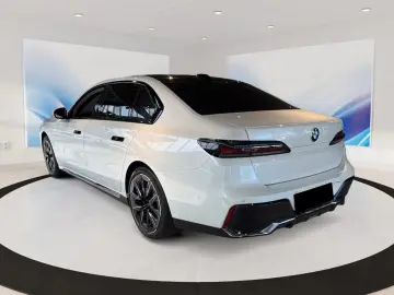 BMW 740d xDrive M Sport_TV_360_HUD_Masaj_Încalzire_Aux