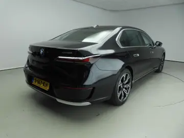 BMW i7 xDrive60 106 kWh   LED   HUD   Active cruise