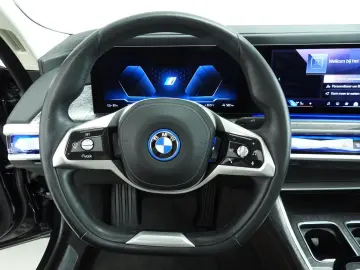 BMW i7 xDrive60 106 kWh   LED   HUD   Active cruise