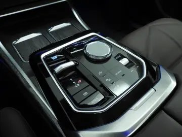 BMW i7 xDrive60 106 kWh   LED   HUD   Active cruise