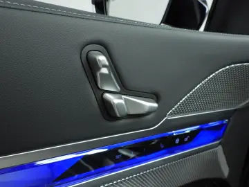 BMW i7 xDrive60 106 kWh   LED   HUD   Active cruise