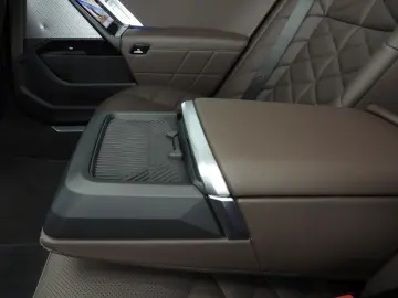 BMW i7 xDrive60 106 kWh   LED   HUD   Active cruise
