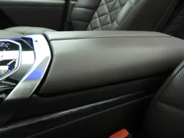 BMW i7 xDrive60 106 kWh   LED   HUD   Active cruise