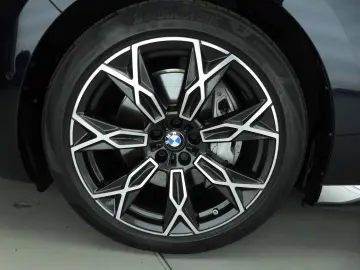BMW i7 xDrive60 106 kWh   LED   HUD   Active cruise
