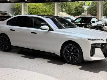 BMW i7 xD 60 M Sport PanoSKY Aut-Türen TheatreScreen