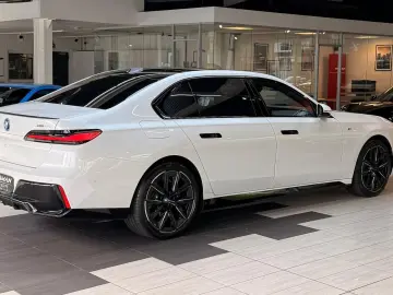 BMW i7 xD 60 M Sport PanoSKY Aut-Türen TheatreScreen