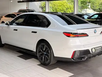 BMW i7 xD 60 M Sport PanoSKY Aut-Türen TheatreScreen