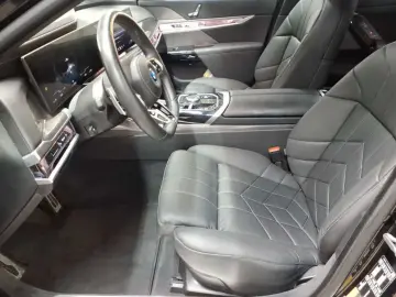 BMW i7 xDrive60 M Sport Pro AHK Sky Lounge