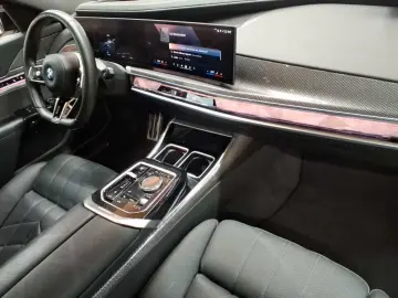 BMW i7 xDrive60 M Sport Pro AHK Sky Lounge