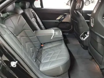 BMW i7 xDrive60 M Sport Pro AHK Sky Lounge
