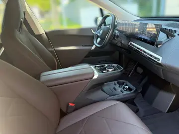BMW iX xDrive40 HUD LC Prof. DA Prof. 20 PA RFK
