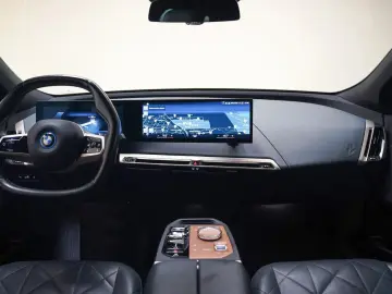 BMW iX xDrive40 High Executive 70 kWh [ Panorama Led
