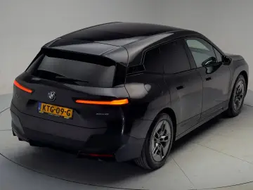 BMW iX xDrive40 High Executive 70 kWh [ Panorama Led