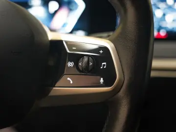 BMW iX xDrive40 High Executive 70 kWh [ Panorama Led