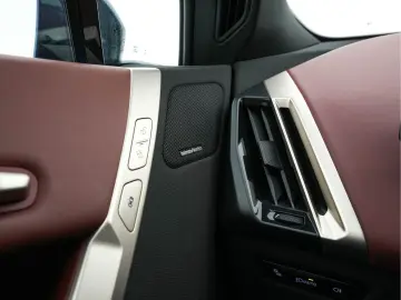 BMW iX xDrive40 High Executive 77 kWh AWD [ 3-Fase-1