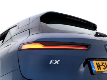 BMW iX xDrive40 High Executive 77 kWh AWD [ 3-Fase-1
