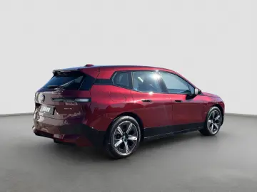BMW iX xDrive40 (Sportpaket Navi Laser)