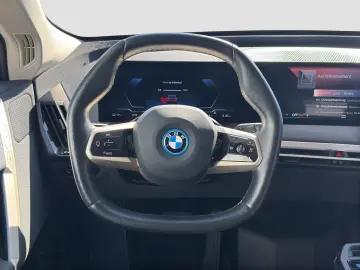 BMW iX xDrive40 (Sportpaket Navi Laser)