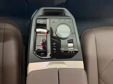 BMW iX 40 Sport Keyless-Go Leder Driving As Pro. H&K