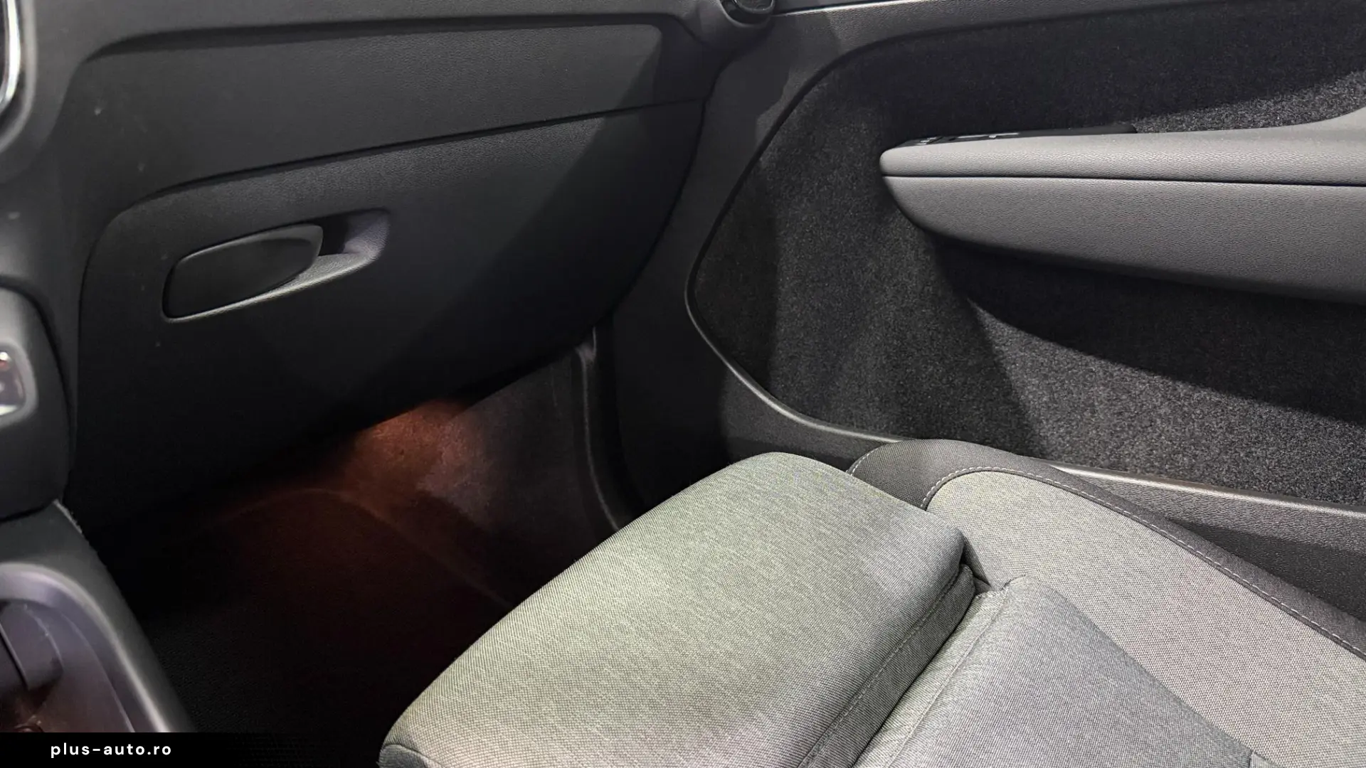 VOLVO XC40 B3 B DKG Core_MyldHybrid