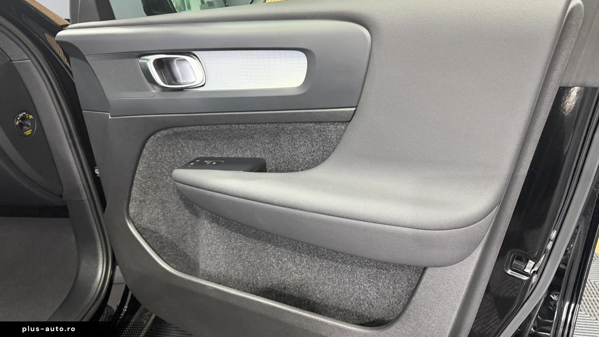 VOLVO XC40 B3 B DKG Core_MyldHybrid