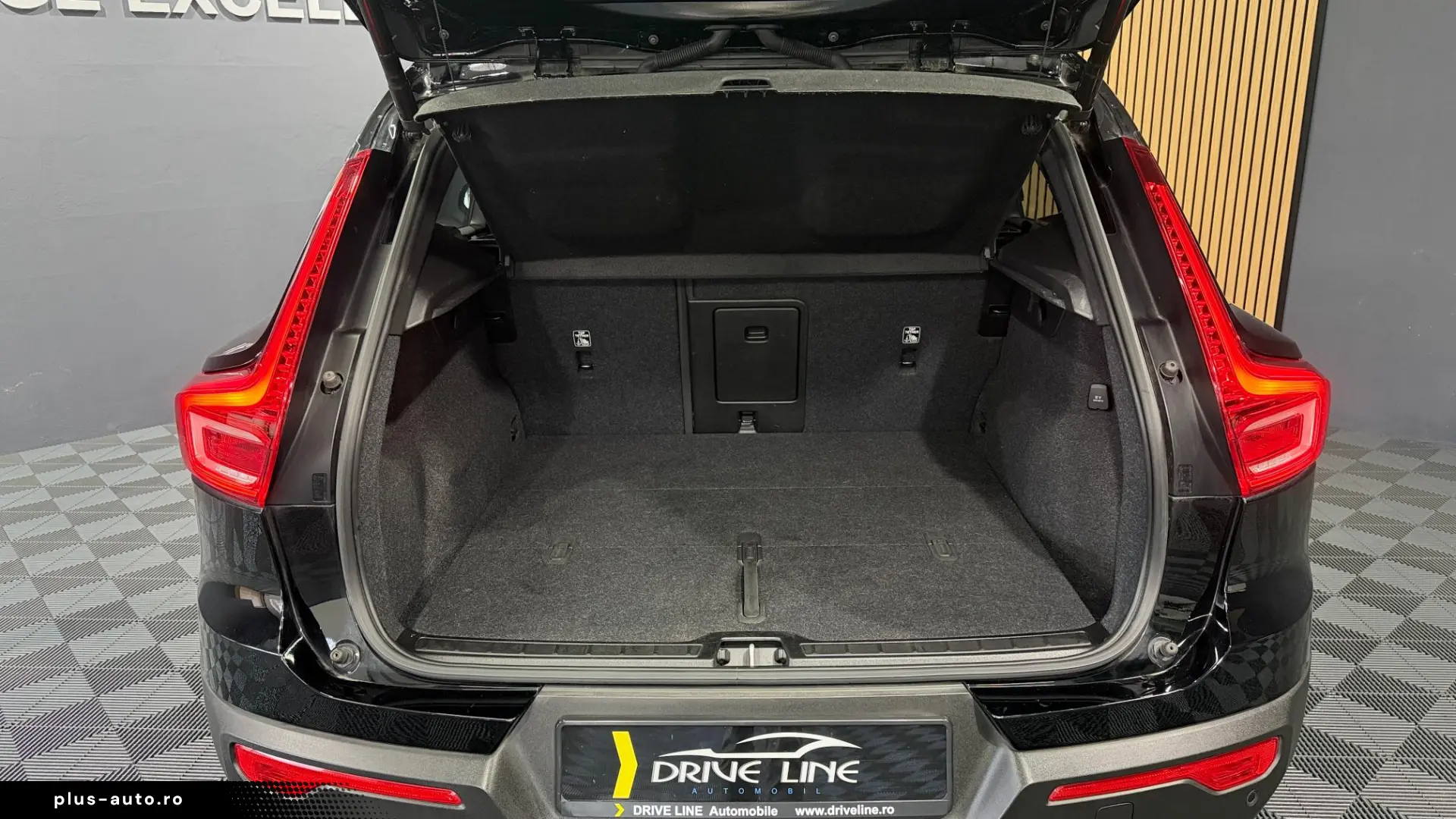 VOLVO XC40 B3 B DKG Core_MyldHybrid