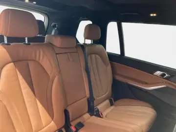 BMW X7 xDrive40d M Sport AHK Inno Pano Standhzg H K